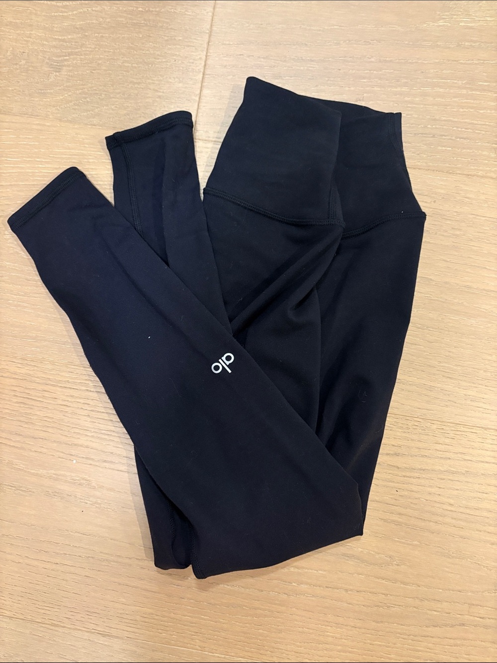 ALO Yoga Black High-Waist Leggings with Logo 7/8 high waist airbrush